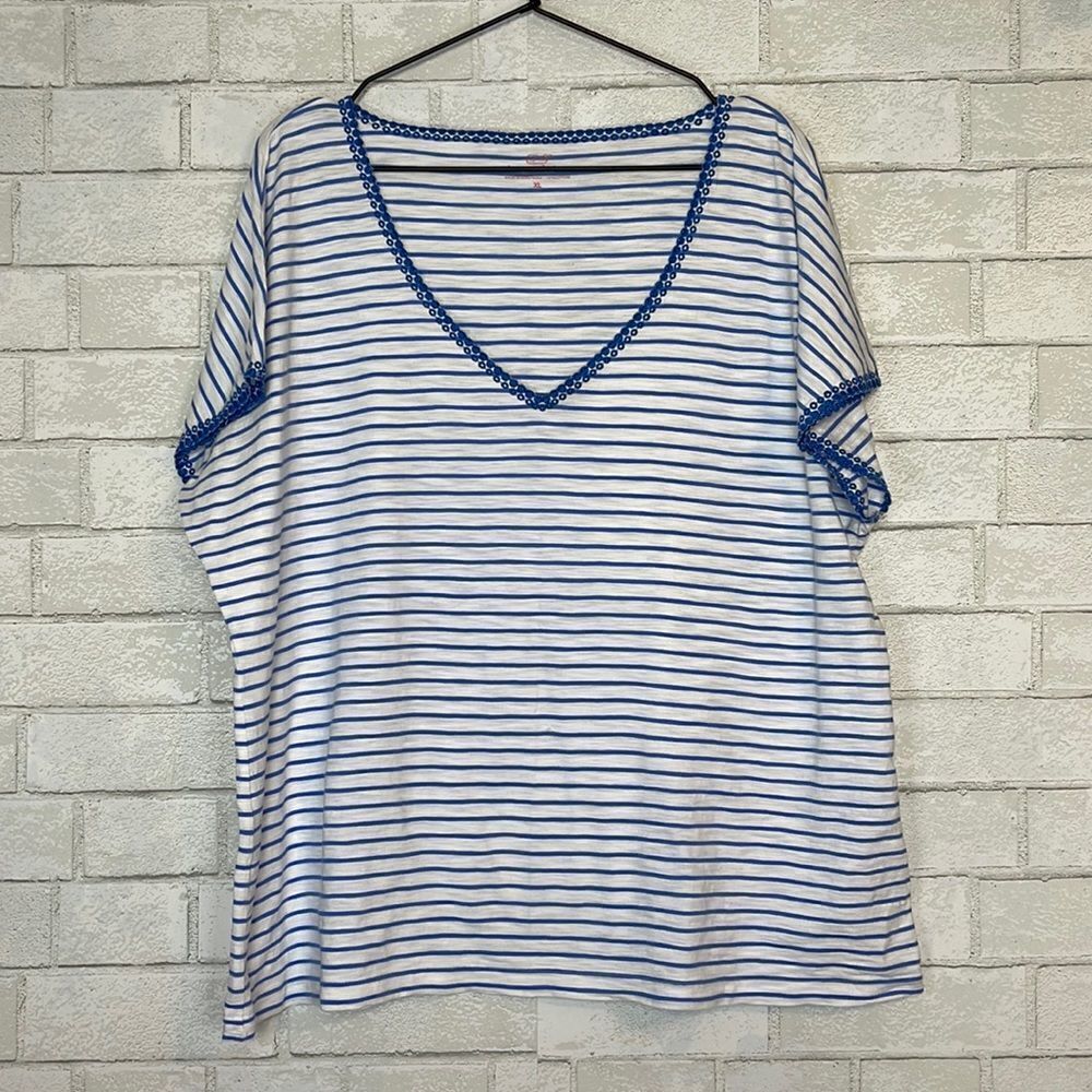 Vineyard Vines Embroidered Stripe V Neck Tee XL